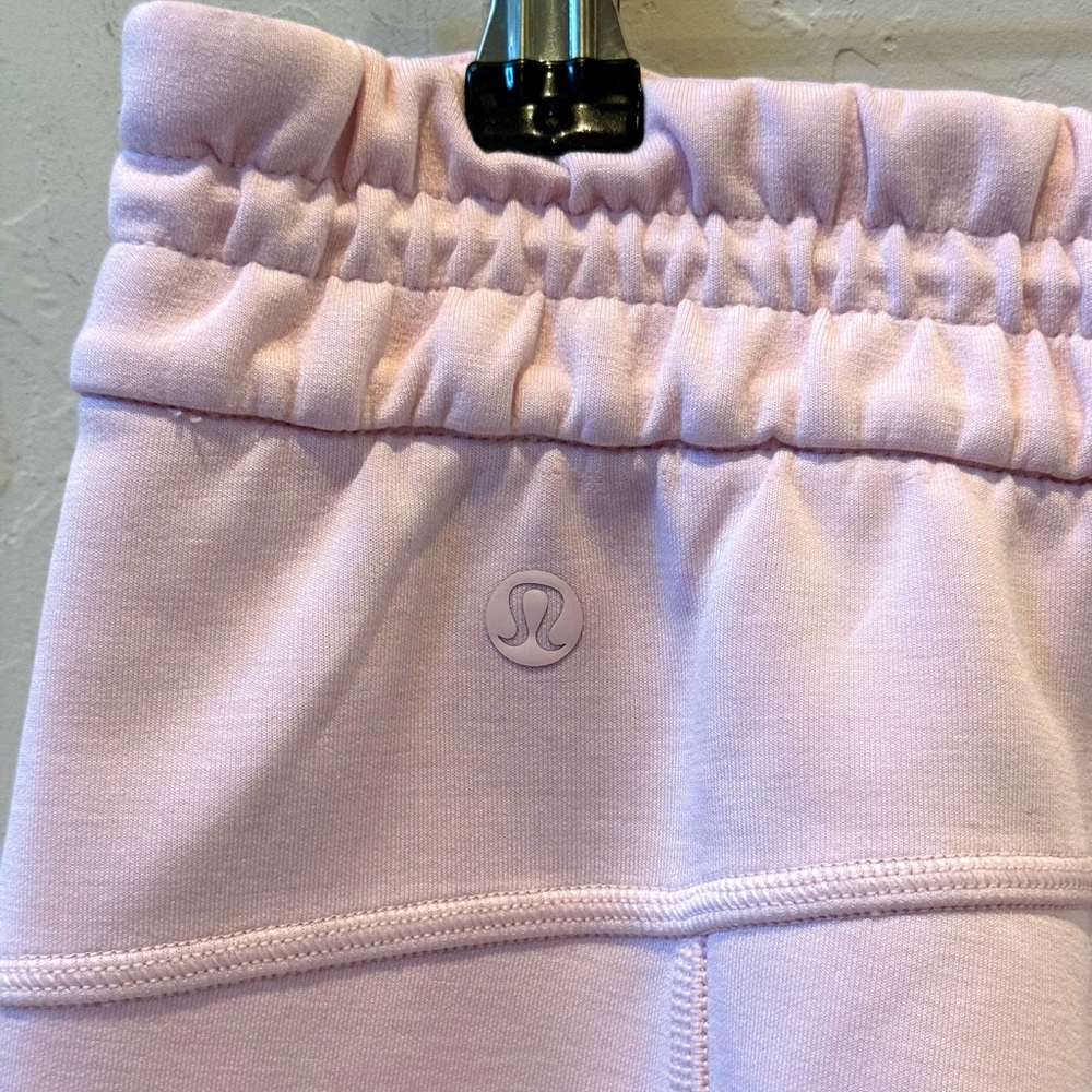 Lululemon Softstreme High-Rise Short 4" Strawberry Milkshake, Size 6 - Picture 10 of 13